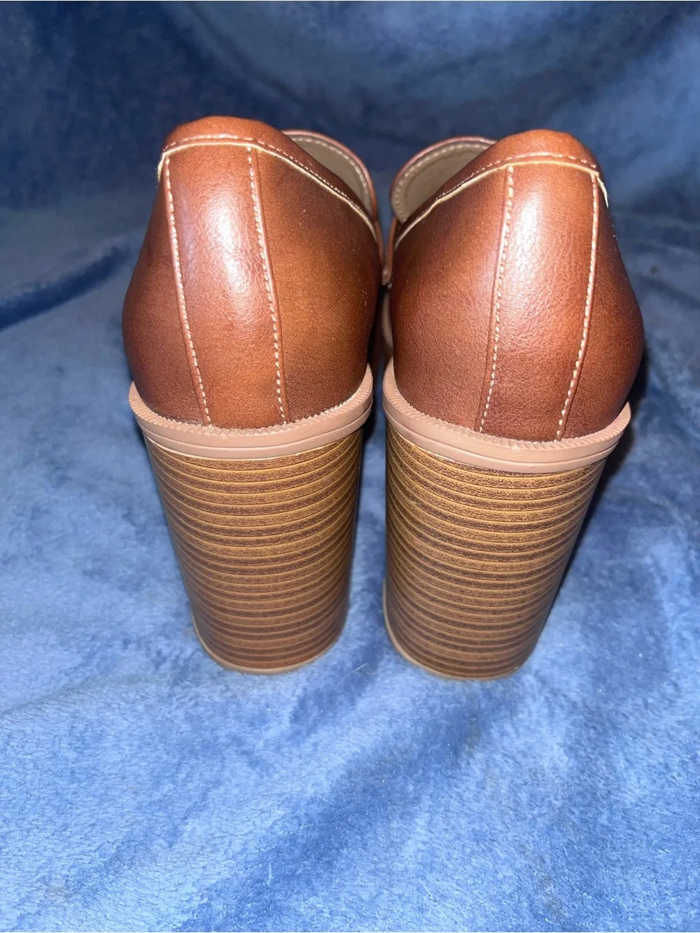 NWOT Style Cognac Platform Loafers Heeled Block Heels Gold Buckle size 8 M